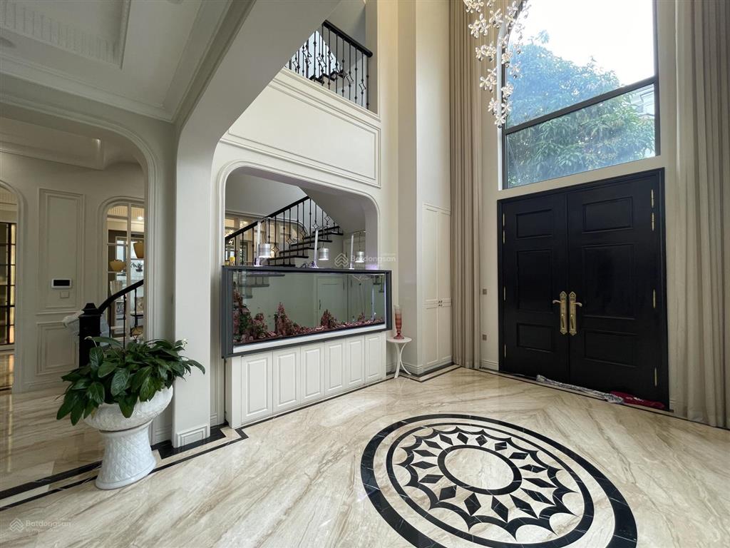 Cho thuê biệt thự đơn lập góc mặt hồ khu vip ngọc trai 400m2 thang máy full đồ luxury giá 90tr/th