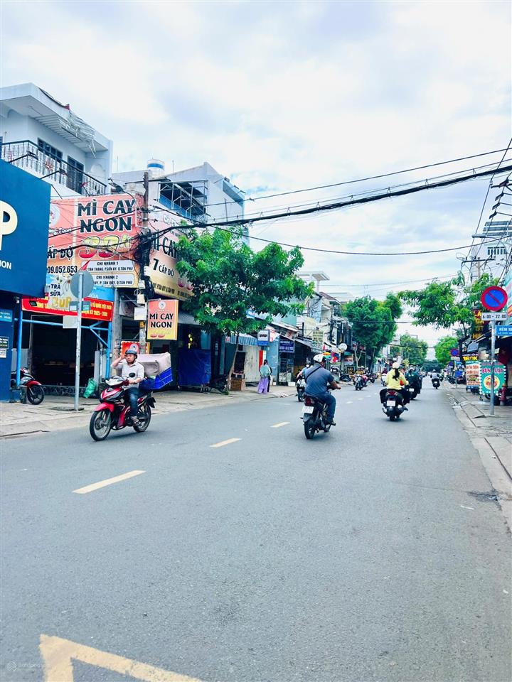 Giá tốt mặt tiền lớn tân quý ngay ngã tư (5mx21m) trệt + lầu đối diện aeon