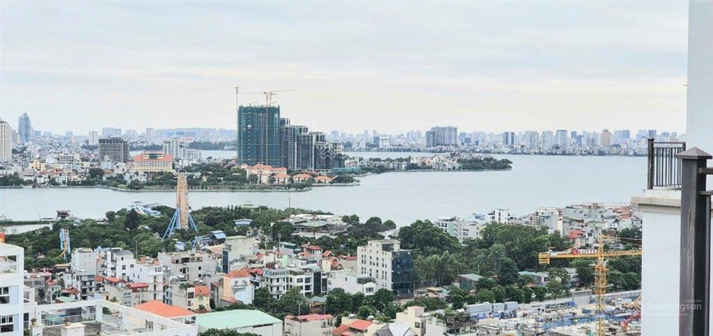 Udic westlake căn góc 3pn hướng view hồ tây, nội thất cơ bản giá nhỉnh 15 tỷ