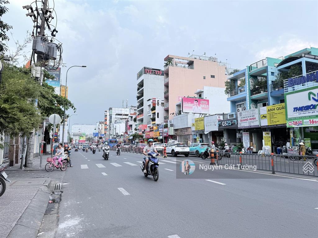 Bán nhà 4 tầng ngang hiếm 6.8m x15m oto 7m ngay ngã tư hàng xanh nhỉnh 100tr/m2