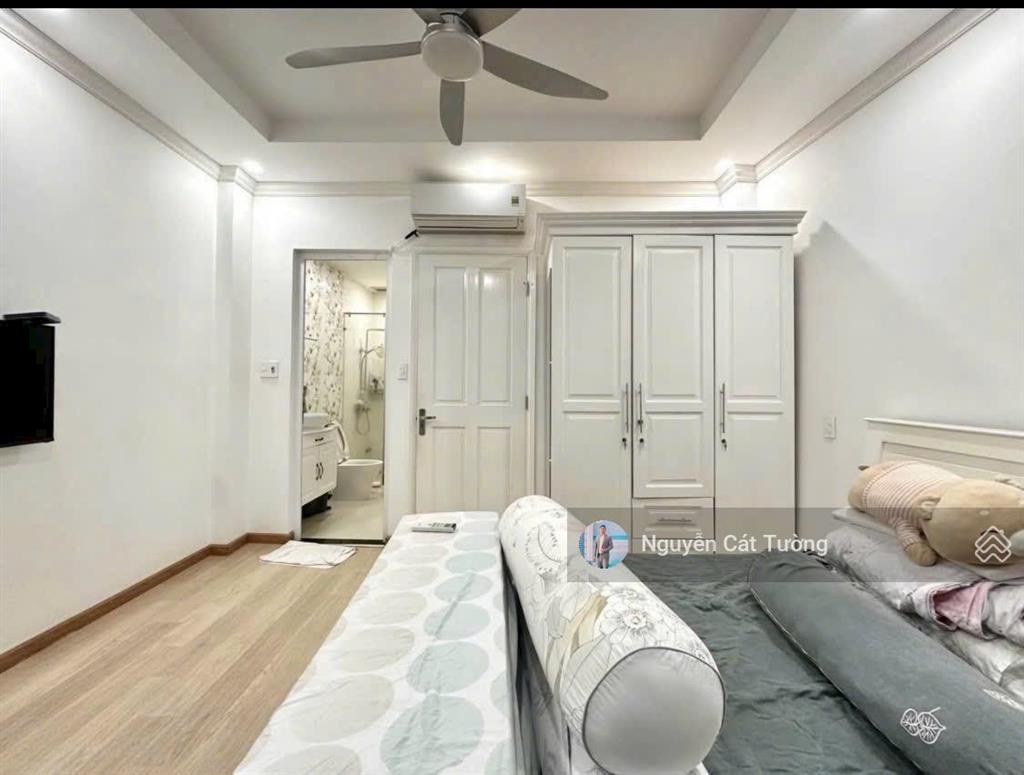 Nhà đẹp ngay học viện cán bộ. 4 tầng. dt khủng 60m2. chỉ nhỉnh 100tr/m2. ngay hẻm oto tránh. ở ngay