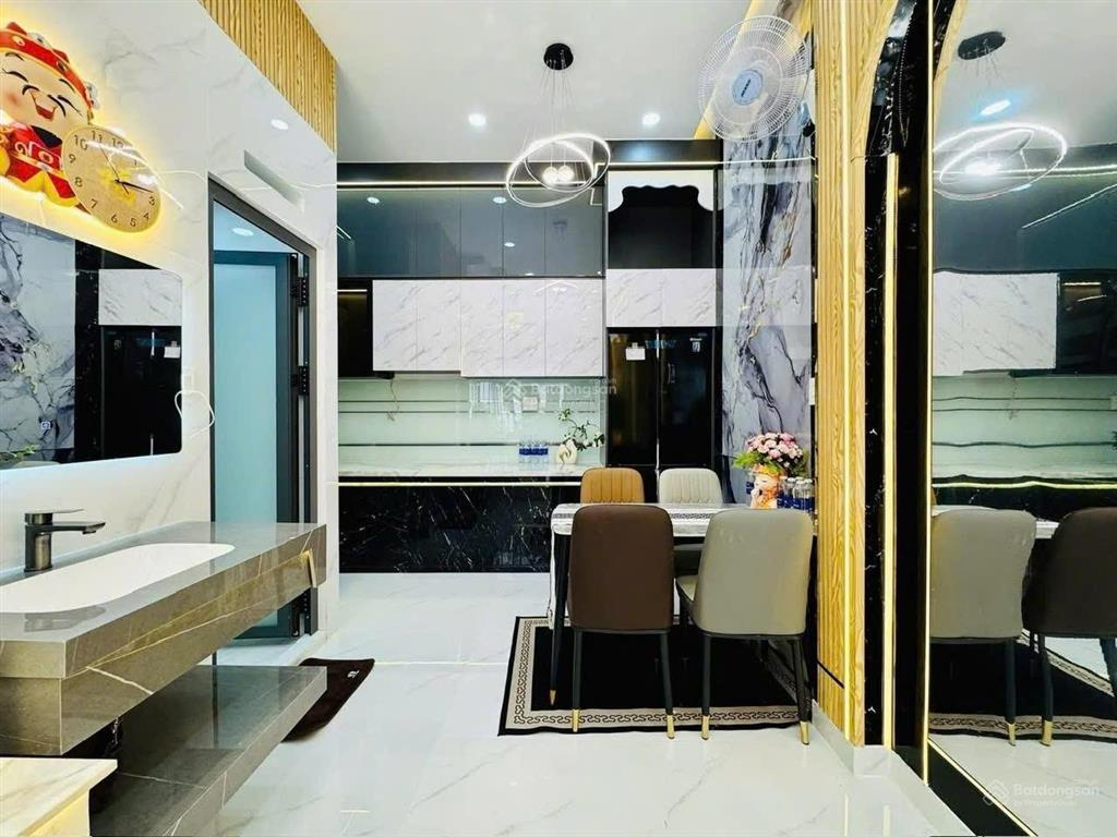 Nhà 4m x18m, hẻm ô tô nhựa 8m, khu phân lô đồng bộ  xây dựng cao tầng  ô tô đỗ cửa vào nhà