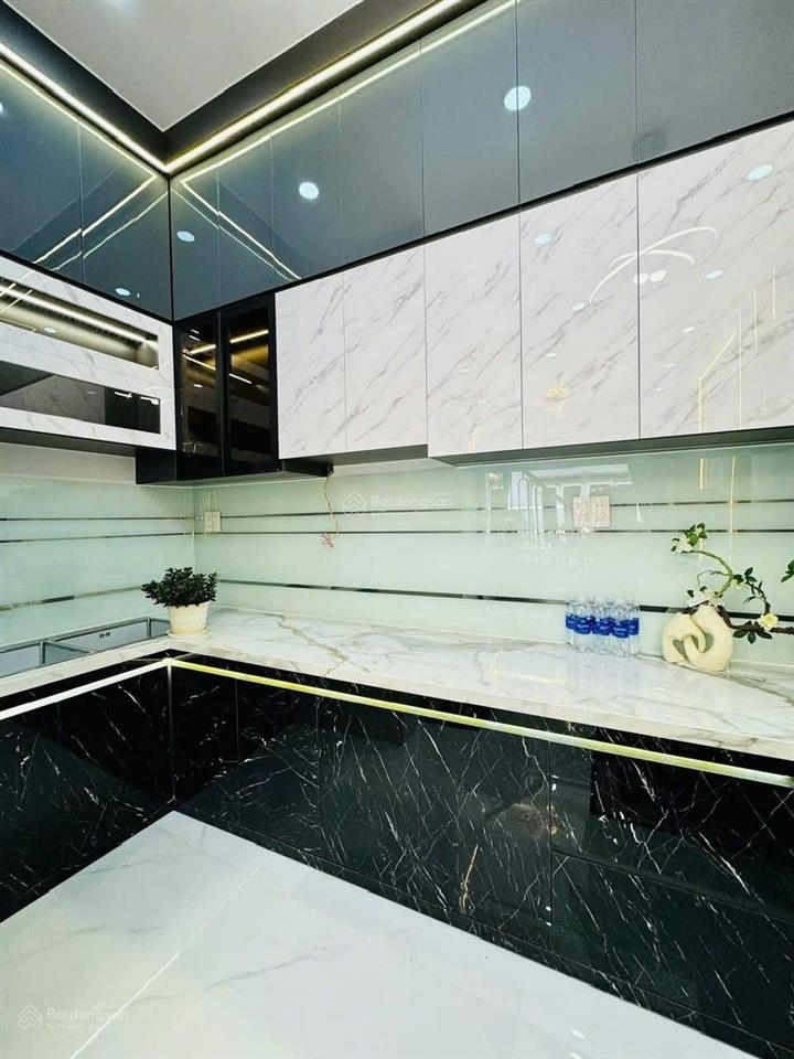 Nhà 4m x18m, hẻm ô tô nhựa 8m, khu phân lô đồng bộ  xây dựng cao tầng  ô tô đỗ cửa vào nhà