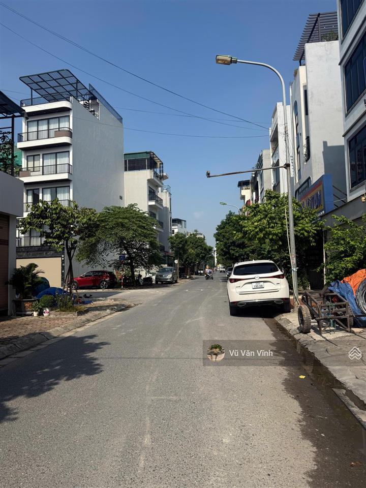 Bán nhà mặt phố phúc lợi, kinh doanh, 81m2, 3 tầng, mặt tiền 5.5m, giá 19 tỷ