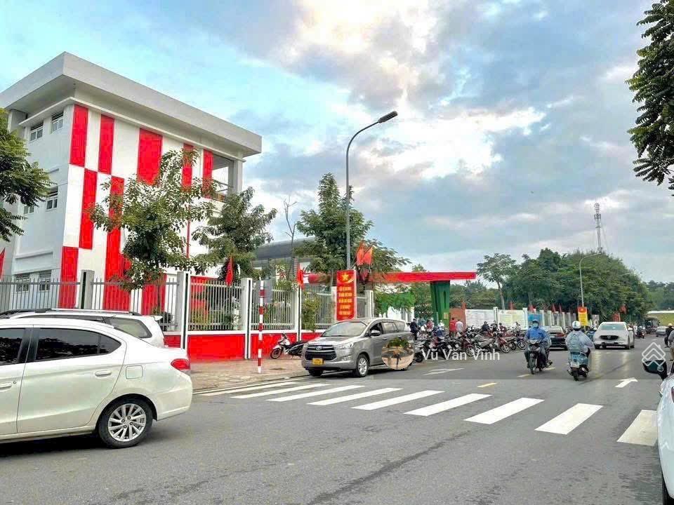 Bán nhà mặt phố phúc lợi, kinh doanh, 81m2, 3 tầng, mặt tiền 5.5m, giá 19 tỷ