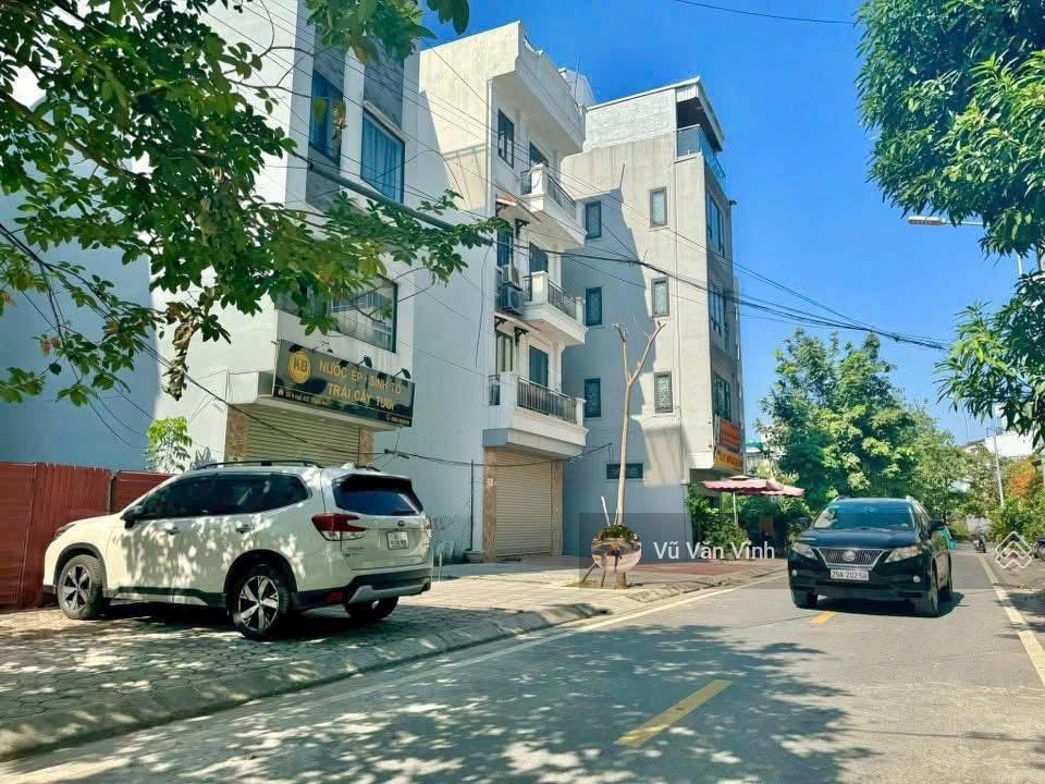 Bán nhà mặt phố phúc lợi, kinh doanh, 81m2, 3 tầng, mặt tiền 5.5m, giá 19 tỷ