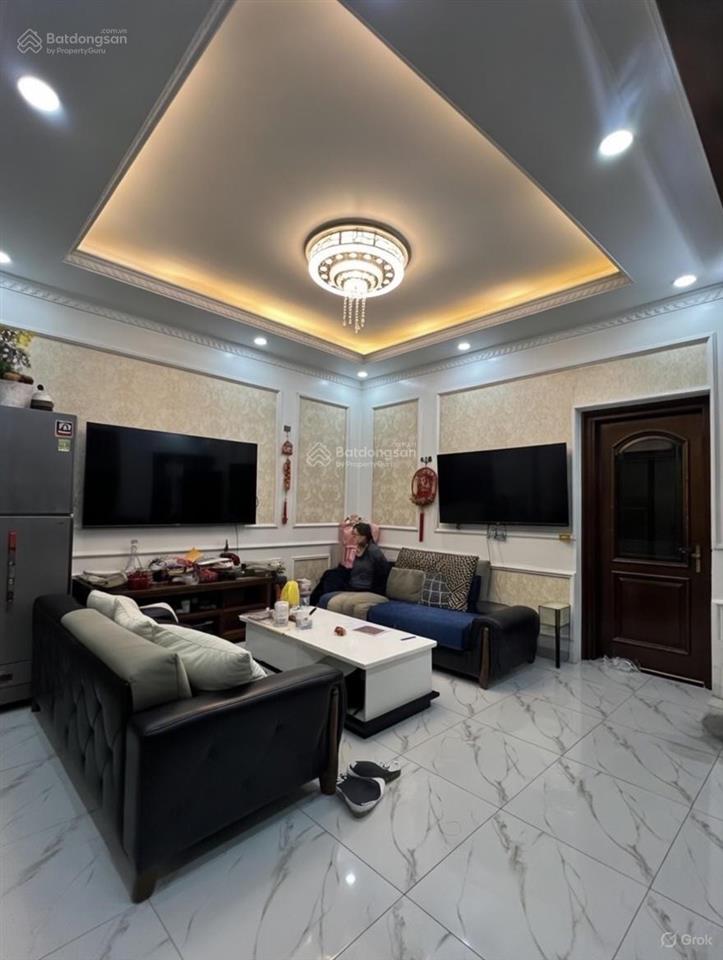 Bán nhà lê duẩn  26m , cách phố 30m . sổ nở hậu , kinh doanh được , ngõ thông . giá 7,2 tỷ