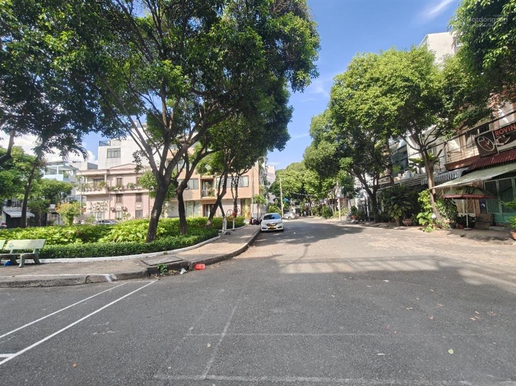Nhà 5 tầng khu cư xá nguyên hồng, gần công viên. vị trí siêu đẹp. diện tích 4x16m