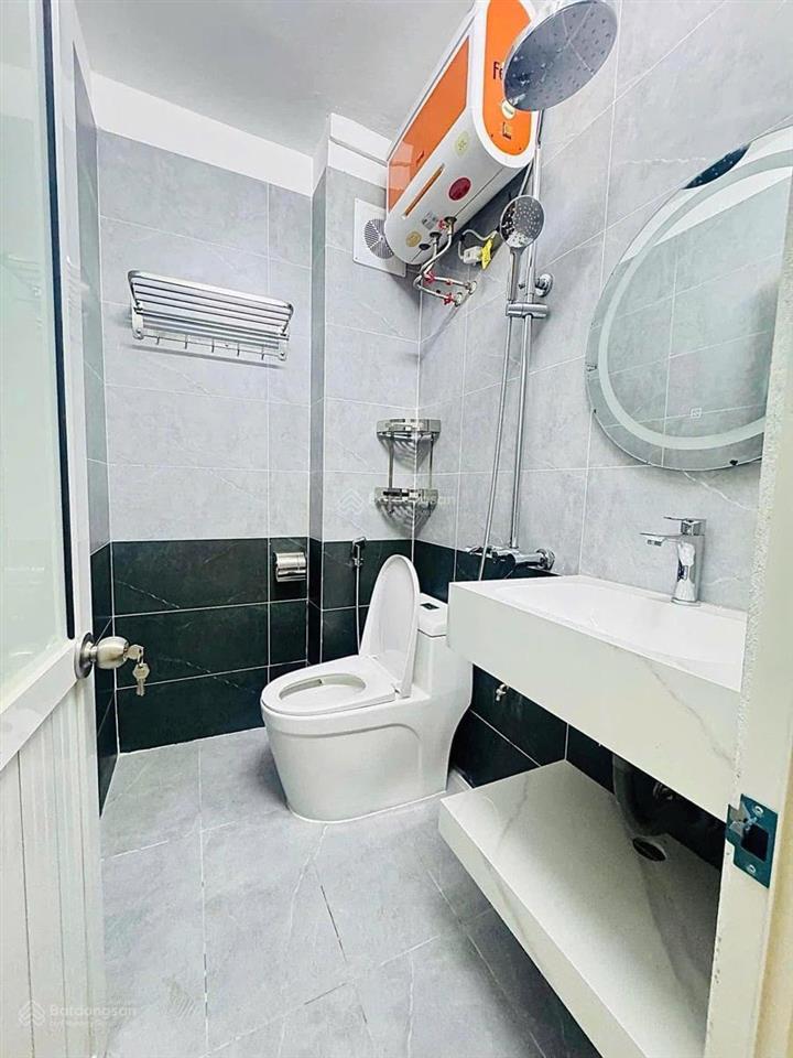 Cầu diễn nhà ô tô đỗ ngõ thông 7 phòng vừa ở vừa cho thuê 9,2 tỷ