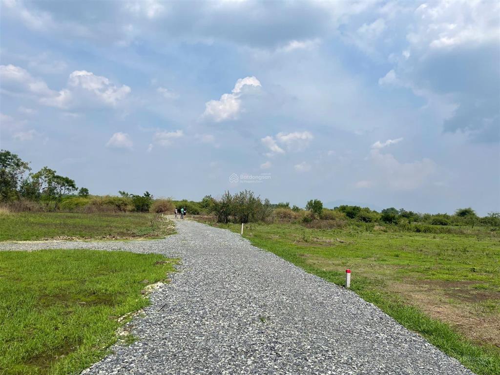 Bán đất 2 sào 533 mặt tiền đẹp có suối bao quanh, gần chợ & ubnd làm nhà vườn quá lý tưởng