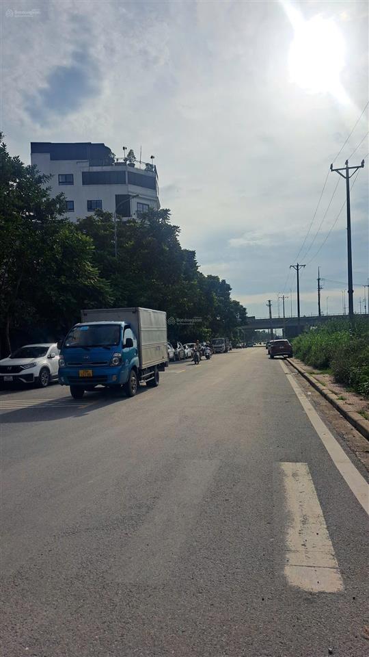 Bán lô đất 136m2 mt 4.9m 27,5 tỷ mặt phố đức giang vỉa hè oto tải chánh, tiện ích bạt ngàn