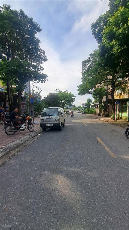 Bán lô đất 136m2 mt 4.9m 27,5 tỷ mặt phố đức giang vỉa hè oto tải chánh, tiện ích bạt ngàn