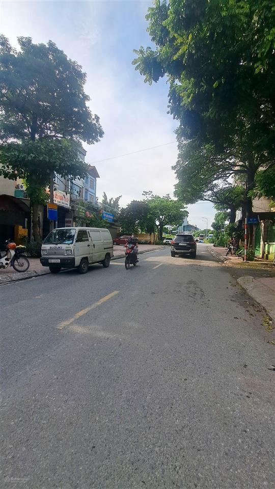 Bán lô đất 136m2 mt 4.9m 27,5 tỷ mặt phố đức giang vỉa hè oto tải chánh, tiện ích bạt ngàn