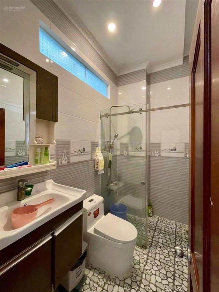 Nhà riêng ngay đs8  linh trung gần dh sư phạm kỹ thuật shr