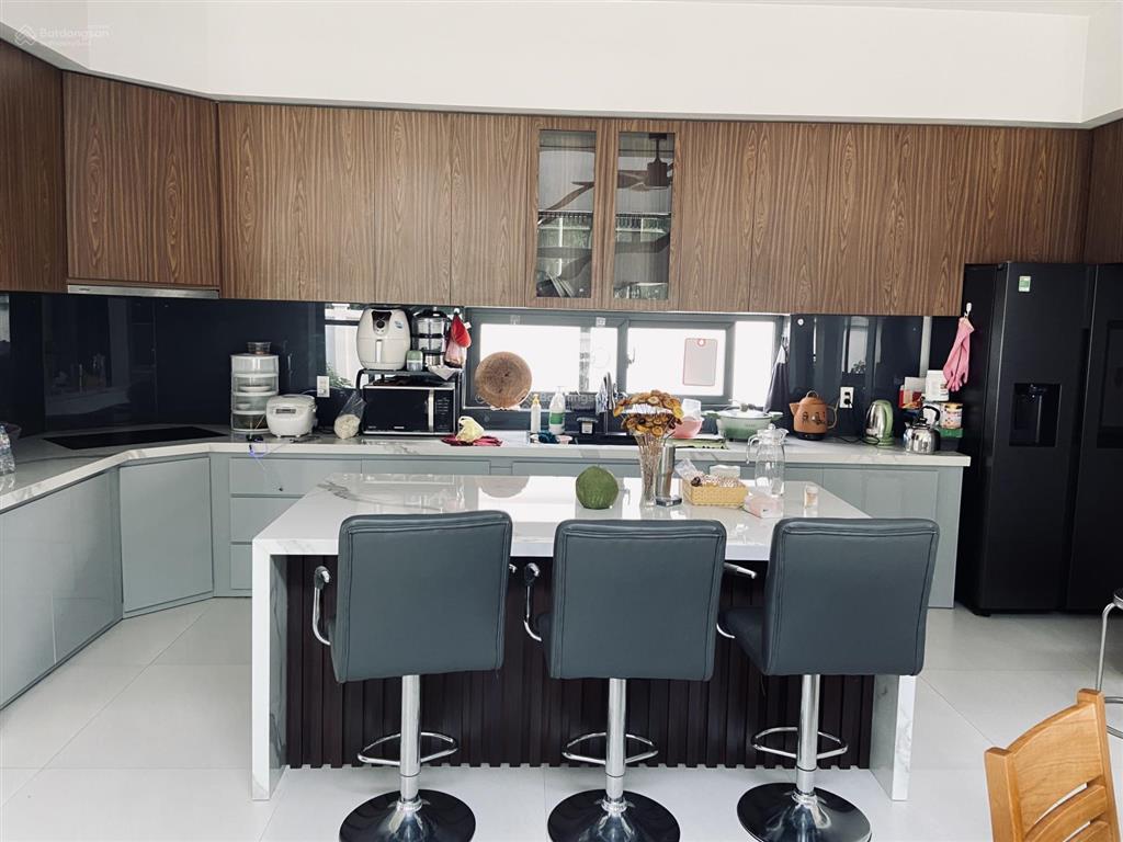 Bán biệt thự đẹp tại đ. cây me, 8 tỷ, 4000m2, 5pn, 6wc, đầy đủ tiện ích