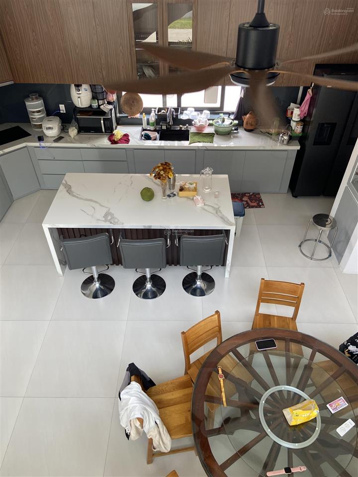 Bán biệt thự đẹp tại đ. cây me, 8 tỷ, 4000m2, 5pn, 6wc, đầy đủ tiện ích