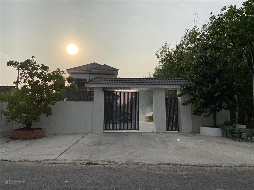 Bán biệt thự đẹp tại đ. cây me, 8 tỷ, 4000m2, 5pn, 6wc, đầy đủ tiện ích