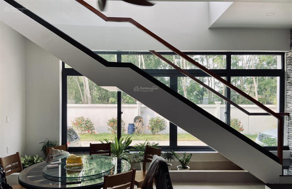 Bán biệt thự đẹp tại đ. cây me, 8 tỷ, 4000m2, 5pn, 6wc, đầy đủ tiện ích