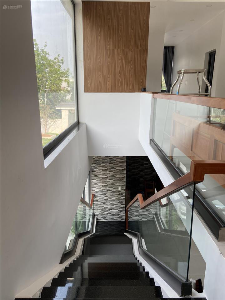 Bán biệt thự đẹp tại đ. cây me, 8 tỷ, 4000m2, 5pn, 6wc, đầy đủ tiện ích