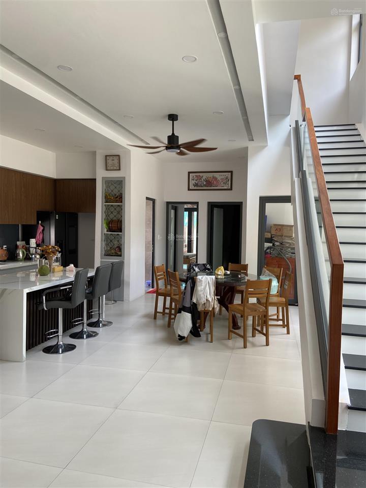 Bán biệt thự đẹp tại đ. cây me, 8 tỷ, 4000m2, 5pn, 6wc, đầy đủ tiện ích