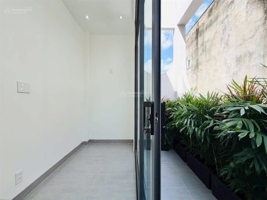 2tỷ390 chốt nhà quận 5  đường hùng vương / dt 52m2 | hẻm 6m | nhà 3 tầng full nội thất như hình