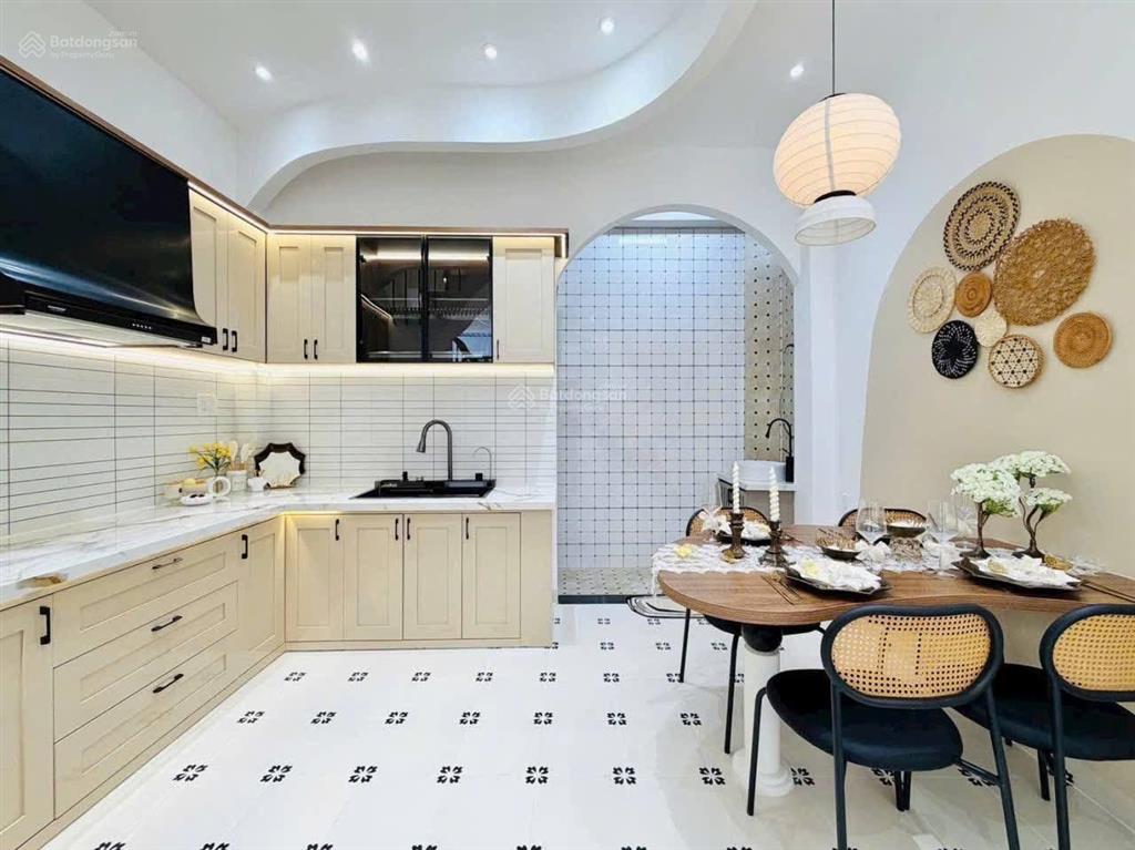 2tỷ390 chốt nhà quận 5  đường hùng vương / dt 52m2 | hẻm 6m | nhà 3 tầng full nội thất như hình