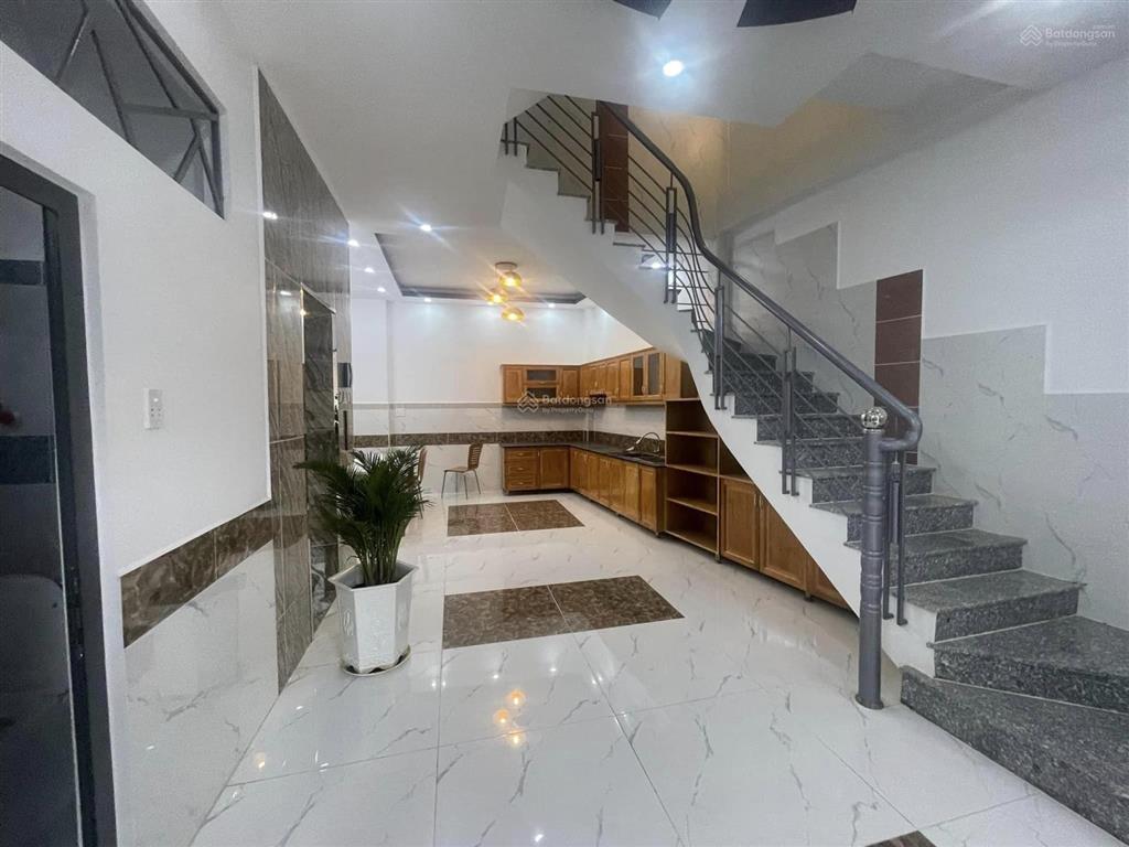 4.1 tỷ  nhà khu vip quận 11 đường lê thị bạch cát, gần cư xá bình thới, sổ cất két, dt lớn 113m2