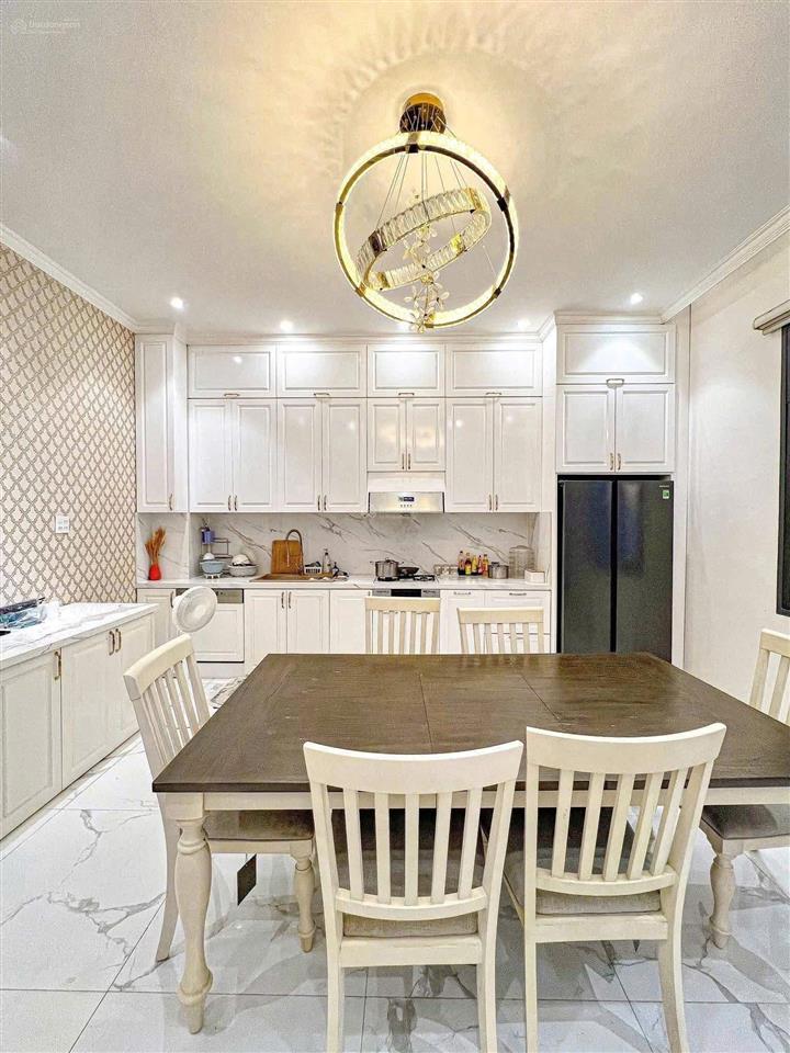 Sẵn hđ cho thuê 11tr/ tháng lê văn việt ngay đh gtvt tphcm. dt 66m2 phù hợp đầu tư ngay