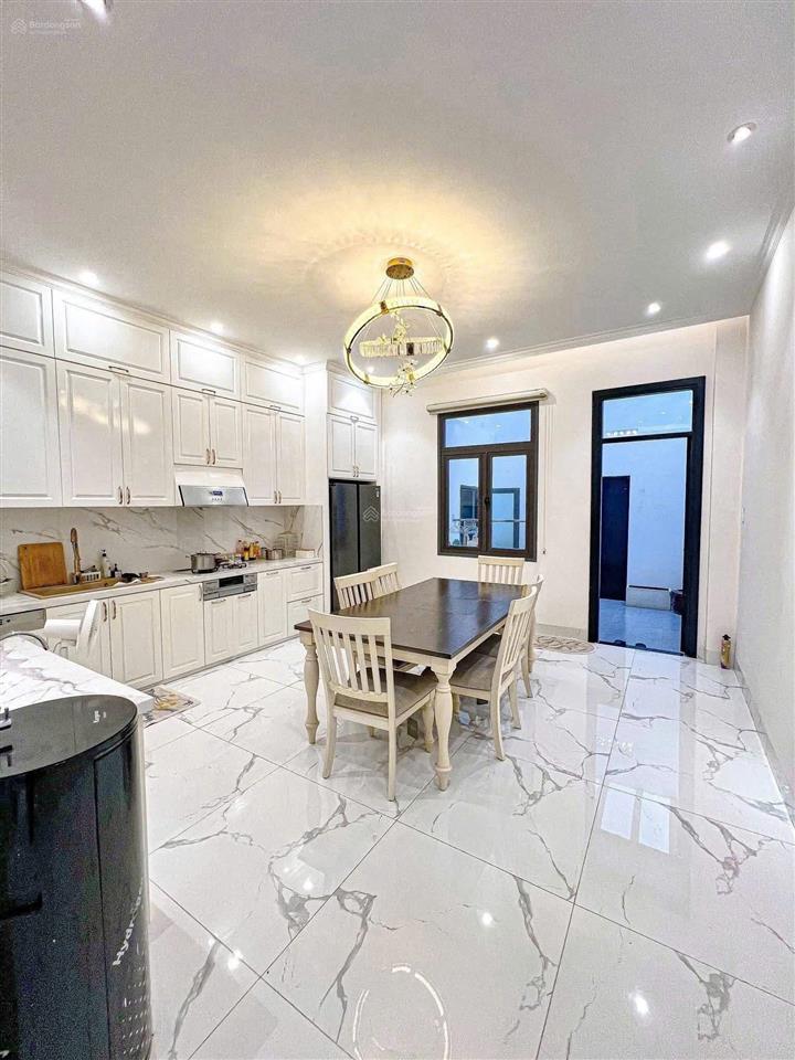 Sẵn hđ cho thuê 11tr/ tháng lê văn việt ngay đh gtvt tphcm. dt 66m2 phù hợp đầu tư ngay