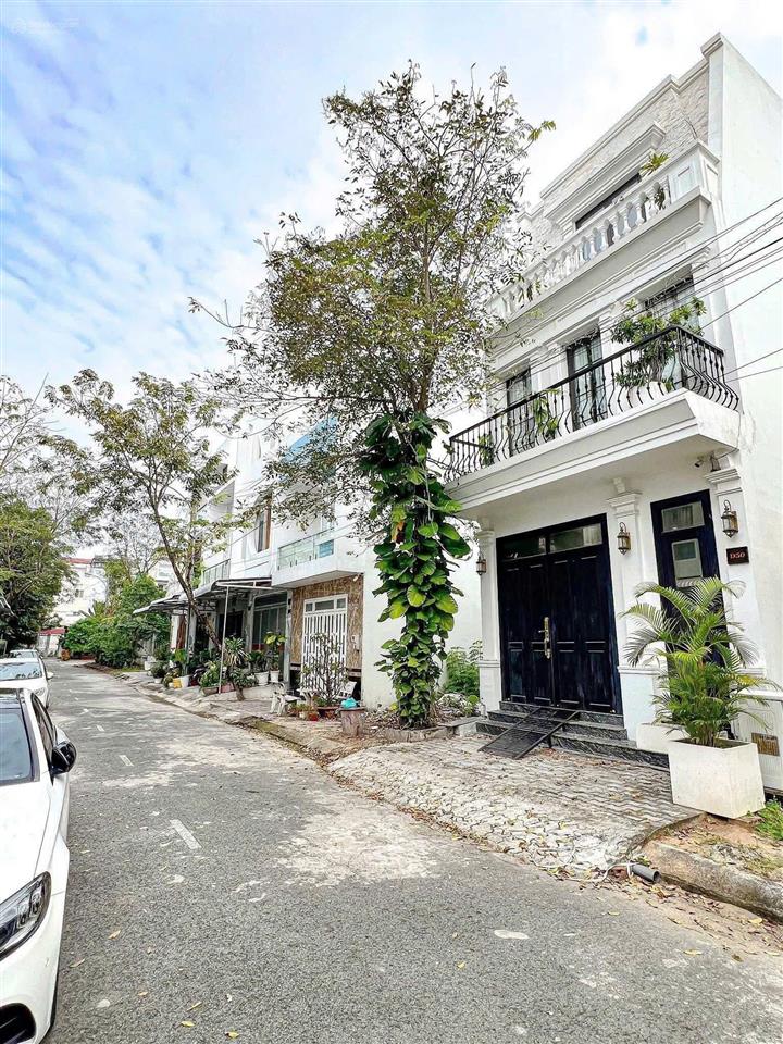 Sẵn hđ cho thuê 11tr/ tháng lê văn việt ngay đh gtvt tphcm. dt 66m2 phù hợp đầu tư ngay