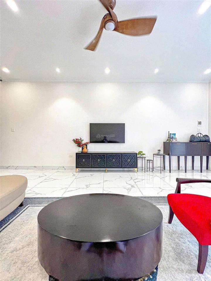 Sẵn hđ cho thuê 11tr/ tháng lê văn việt ngay đh gtvt tphcm. dt 66m2 phù hợp đầu tư ngay