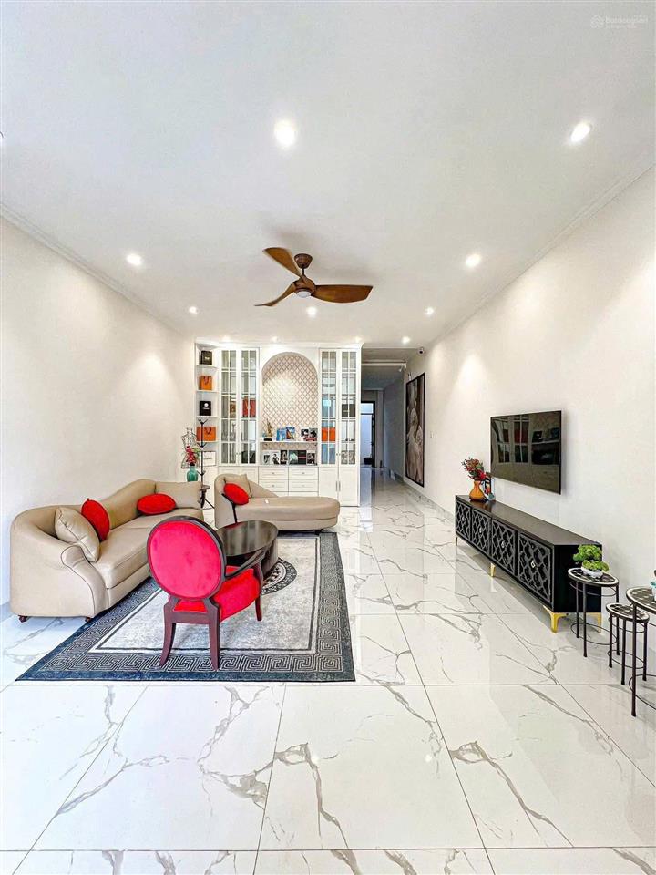 Sẵn hđ cho thuê 11tr/ tháng lê văn việt ngay đh gtvt tphcm. dt 66m2 phù hợp đầu tư ngay