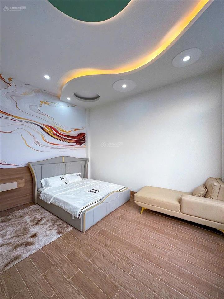 Hạ giá bán lỗ nhà ngay lê văn việt tặng full nội thất hxh shr, buôn bán sầm uất gần ngay vincom