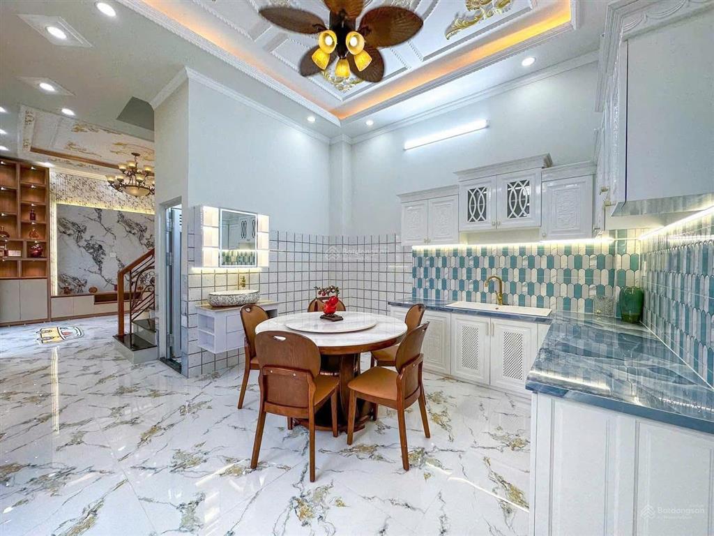 Hạ giá bán lỗ nhà ngay lê văn việt tặng full nội thất hxh shr, buôn bán sầm uất gần ngay vincom