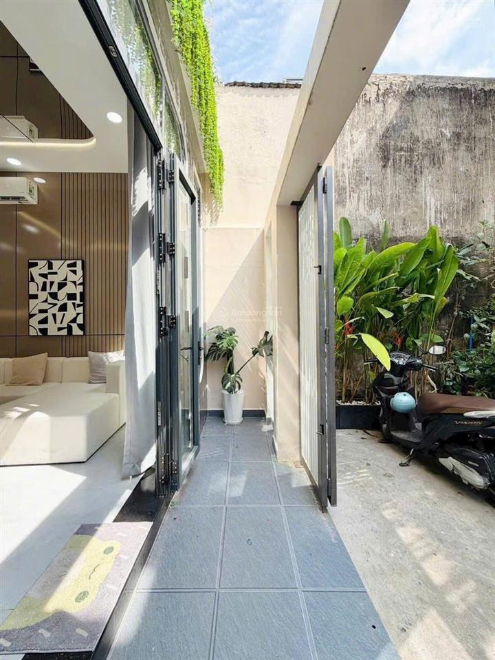 Nhà đường võ văn ngân. gần vincom thủ đức. dt 114m2. sổ hồng riêng.  0903 632 ***