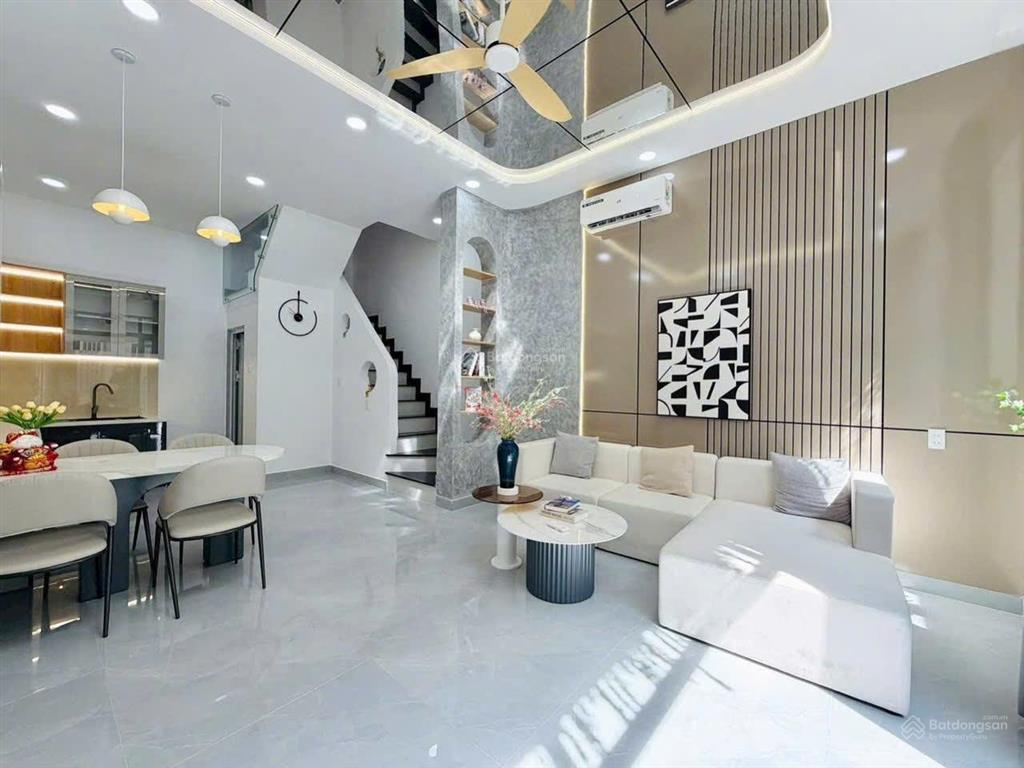 Nhà đường võ văn ngân. gần vincom thủ đức. dt 114m2. sổ hồng riêng.  0903 632 ***