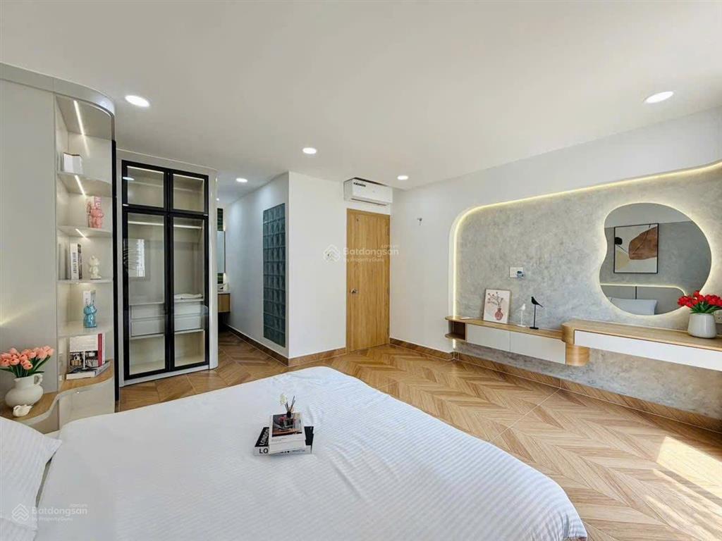 Nhà đường võ văn ngân. gần vincom thủ đức. dt 114m2. sổ hồng riêng.  0903 632 ***