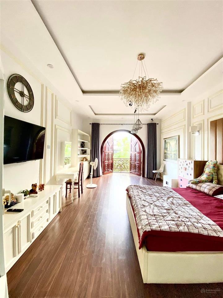 Biệt thự chính chủ đăng bán . bấm chuông hoặc gọi số điện thoại 0975 257 *** để mở cửa xem nhà