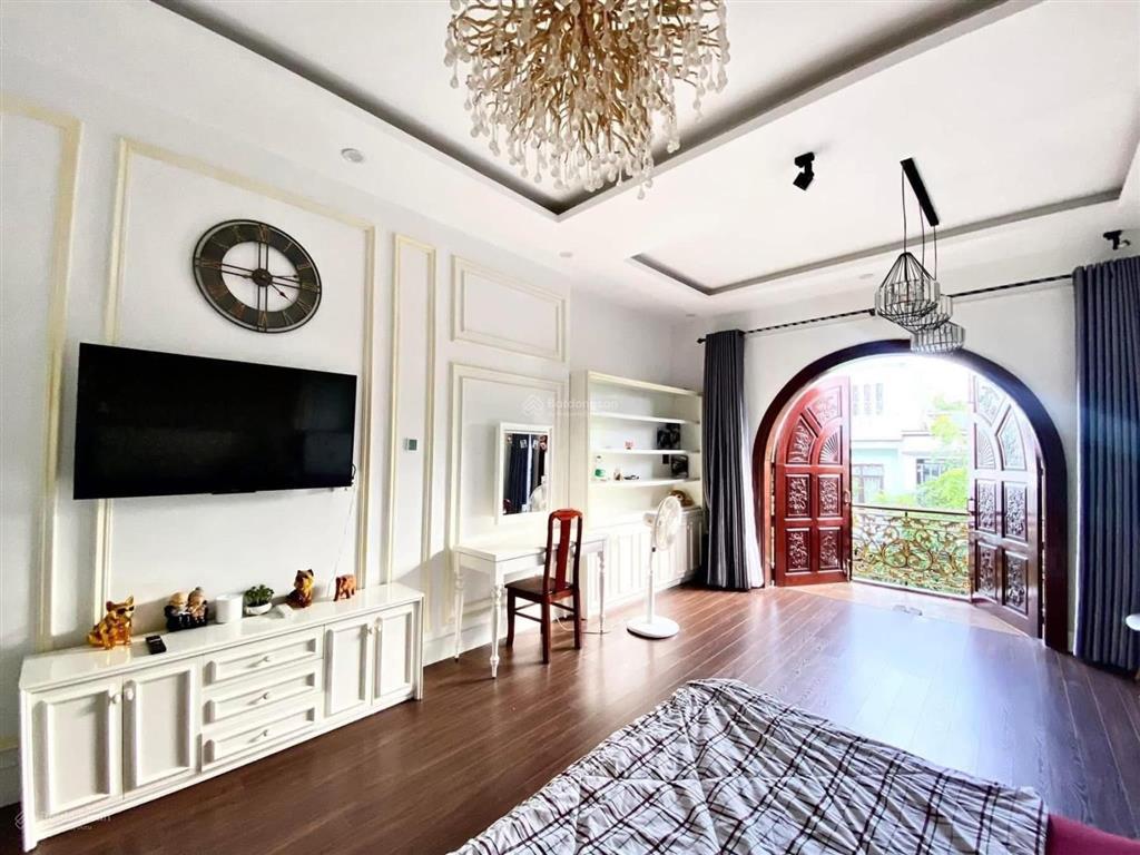 Biệt thự chính chủ đăng bán . bấm chuông hoặc gọi số điện thoại 0975 257 *** để mở cửa xem nhà