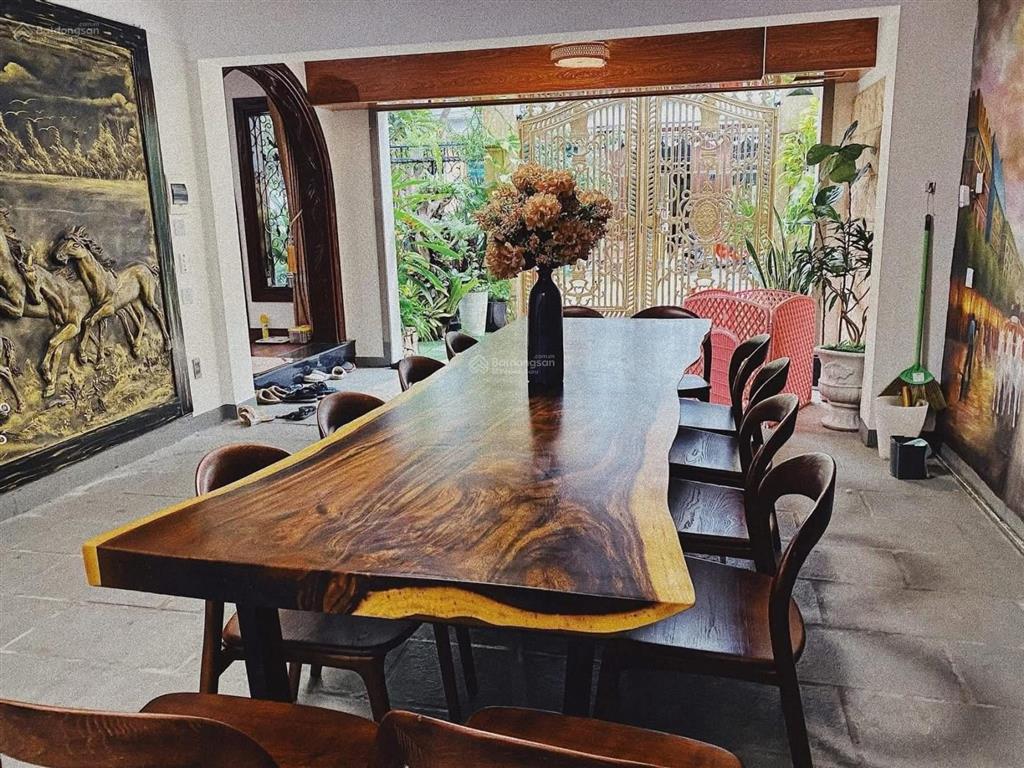 Biệt thự chính chủ đăng bán . bấm chuông hoặc gọi số điện thoại 0975 257 *** để mở cửa xem nhà