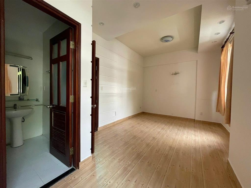 Cho thuê biệt thự phú mỹ hưng, cạnh công viên nam viên 2ha, 7x18m, sân vườn, 4pn, 4wc, sân thượng