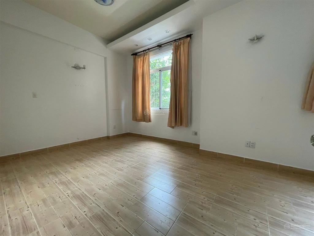 Cho thuê biệt thự phú mỹ hưng, cạnh công viên nam viên 2ha, 7x18m, sân vườn, 4pn, 4wc, sân thượng