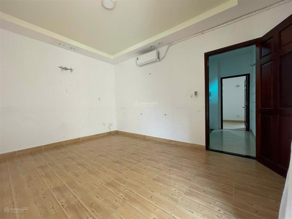 Cho thuê biệt thự phú mỹ hưng, cạnh công viên nam viên 2ha, 7x18m, sân vườn, 4pn, 4wc, sân thượng