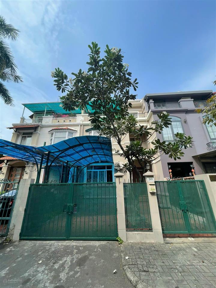 Cho thuê biệt thự phú mỹ hưng, cạnh công viên nam viên 2ha, 7x18m, sân vườn, 4pn, 4wc, sân thượng