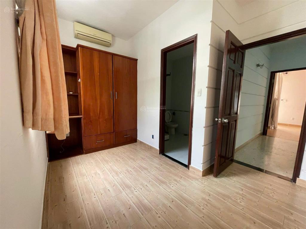 Cho thuê biệt thự phú mỹ hưng, cạnh công viên nam viên 2ha, 7x18m, sân vườn, 4pn, 4wc, sân thượng