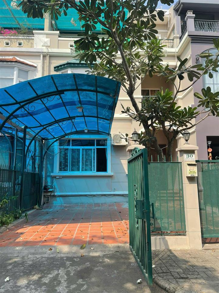 Cho thuê biệt thự phú mỹ hưng, cạnh công viên nam viên 2ha, 7x18m, sân vườn, 4pn, 4wc, sân thượng