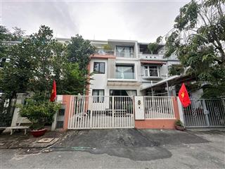 Cho thuê biệt thự phú mỹ hưng, nhà đẹp cạnh công viên 2ha, 7m x 18m, sân vườn, 4pn, 4wc, sân thượng