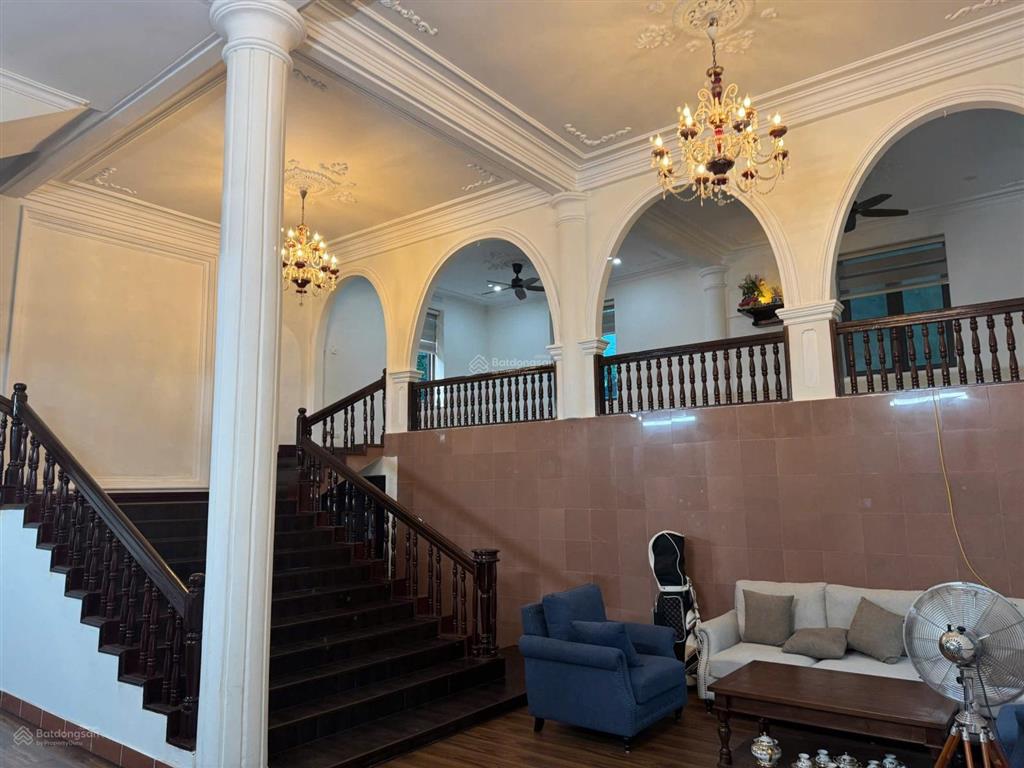 Cần bán nhà âu cơ ô tô đỗ cửa ngõ nông, dt 145m2