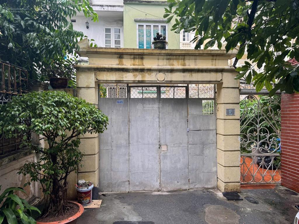 Cần bán nhà âu cơ ô tô đỗ cửa ngõ nông, dt 145m2