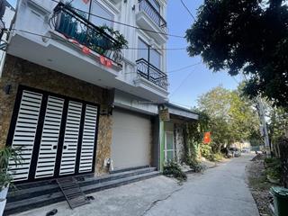 Bán nhà 4tx33m2 ngõ ô tô đậu, 200 đường xe buýt. 500m trường đại học tdtt phụng châu giá 3,23 tỷ